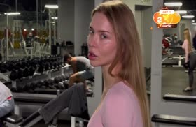 Спортивная телка пришла на тренировку без трусов