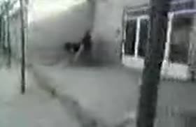 Таджик без стеснения прет бабенку раком на улице